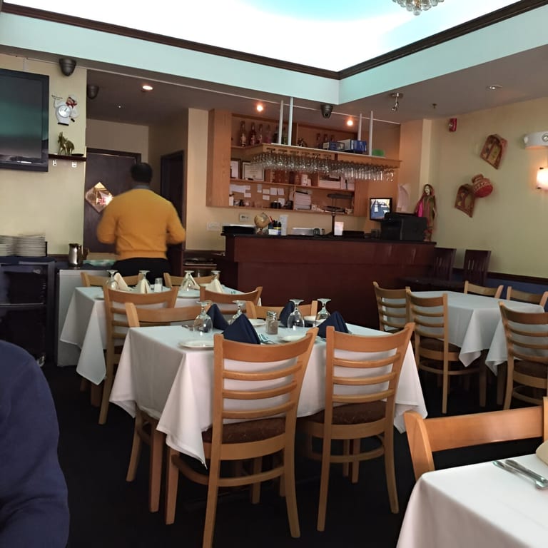 A Relaxed Space to Enjoy Your Meal